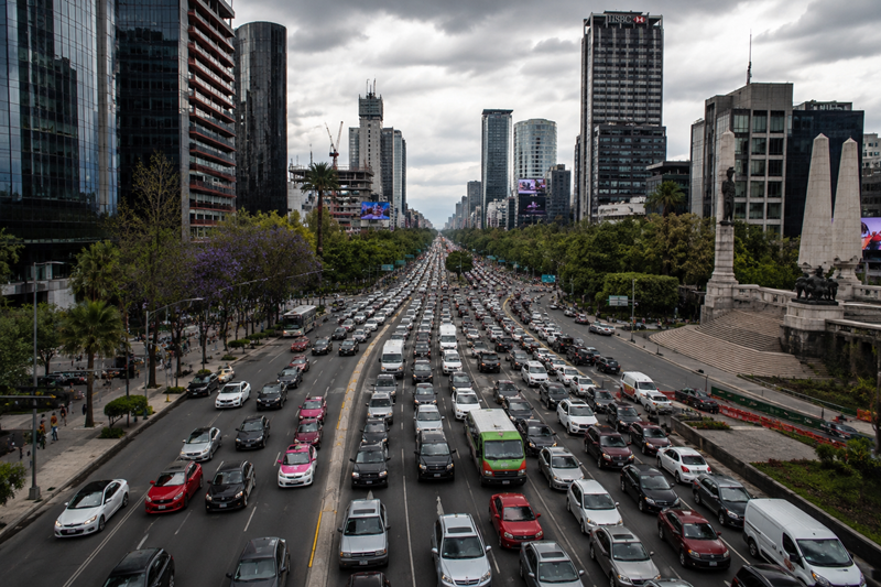 Movilidad CDMX registra cuatro cierres en Metro y afectación vial en Reforma