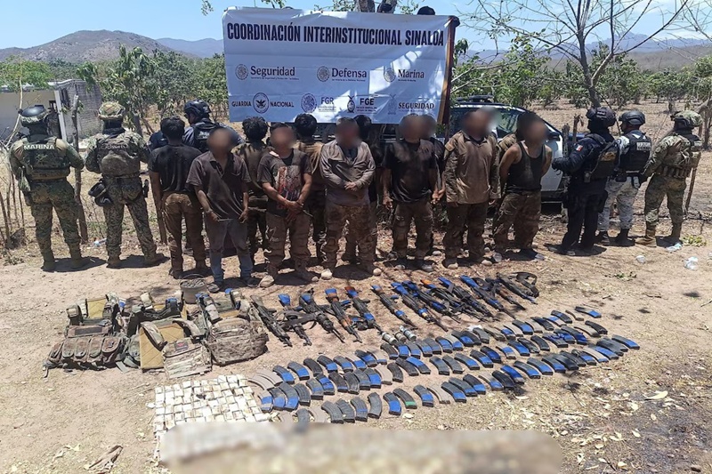 Marina detiene a 13 presuntos criminales y asegura arsenal en Rosario Sinaloa