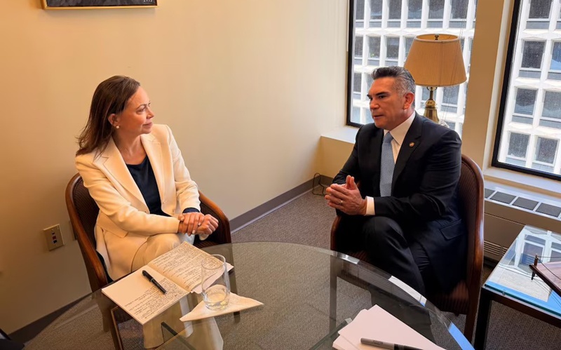 Alejandro Moreno concluye gira en Washington y advierte sobre riesgos democráticos