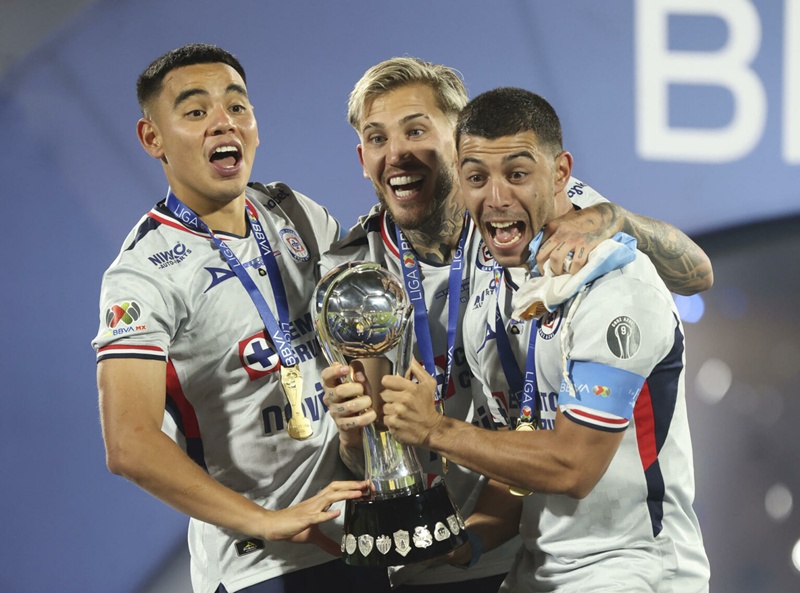 Claudia Sheinbaum felicita a Cruz Azul por título de Liga MX