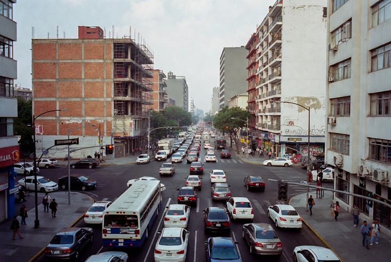 Reporte vial CDMX: Marchas y tráfico afectan movilidad este lunes