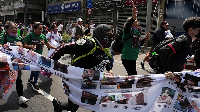 Colectivos denuncian represión en protestas por desaparecidos durante inauguración del Mundial