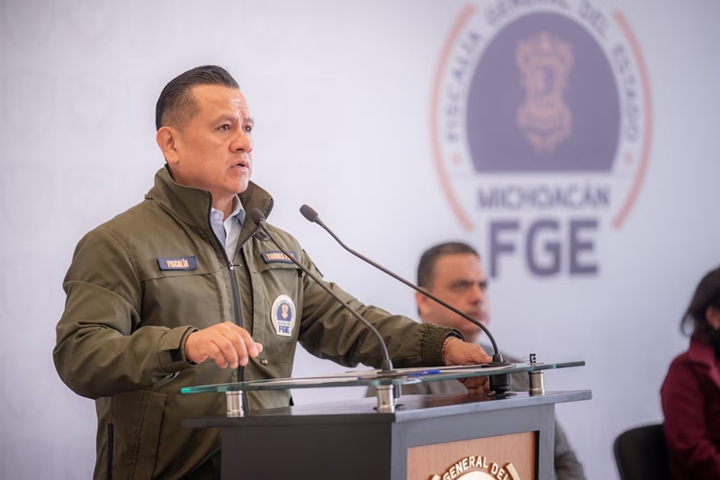 Fiscal de Michoacán pide licencia; busca candidatura de Morena al gobierno