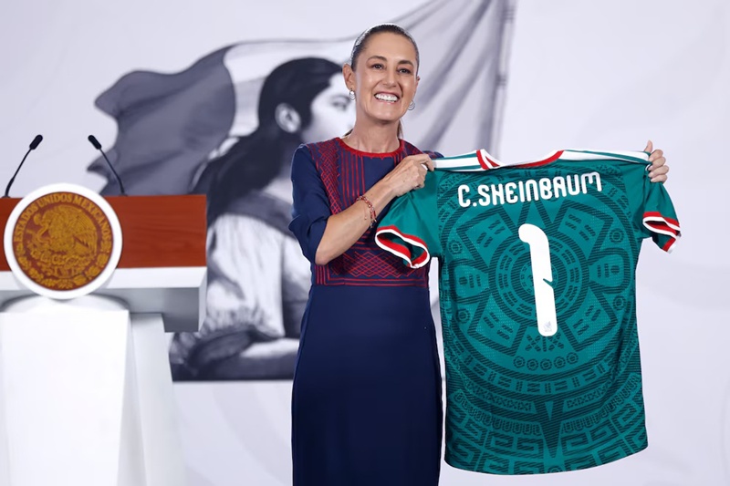 Claudia Sheinbaum defiende aprobación presidencial ante movilizaciones por el Mundial