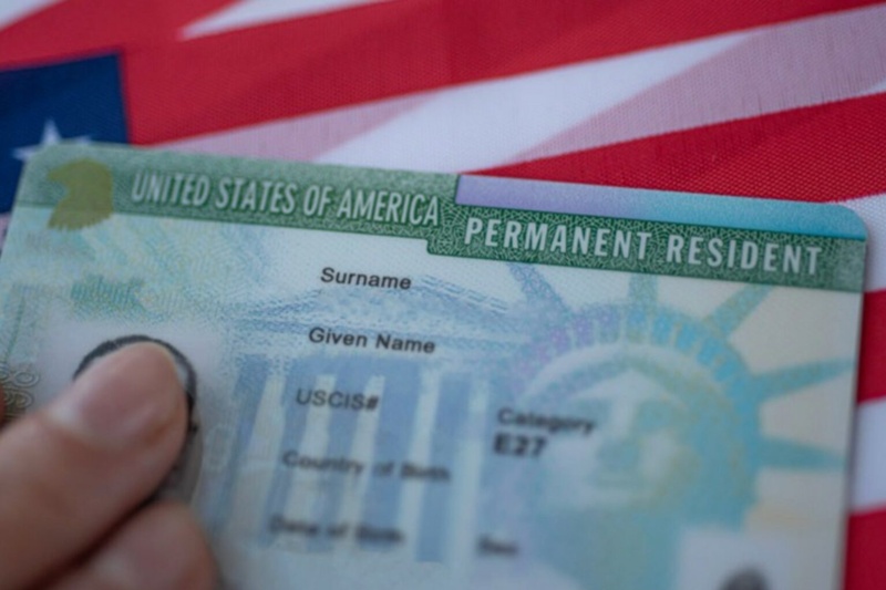 Estados Unidos inicia demandas para revocar la ciudadanía a 17 naturalizados