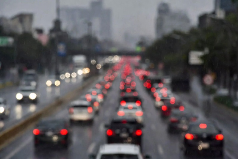 Lluvia y protestas colapsan la movilidad en principales ejes de la CDMX