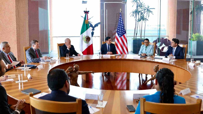 Rosa Icela Rodríguez y Roberto Velasco analizan agenda migratoria con Estados Unidos