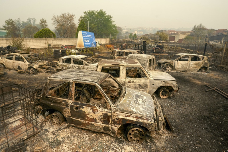 Ola de calor e incendios consumen miles de hectáreas en España