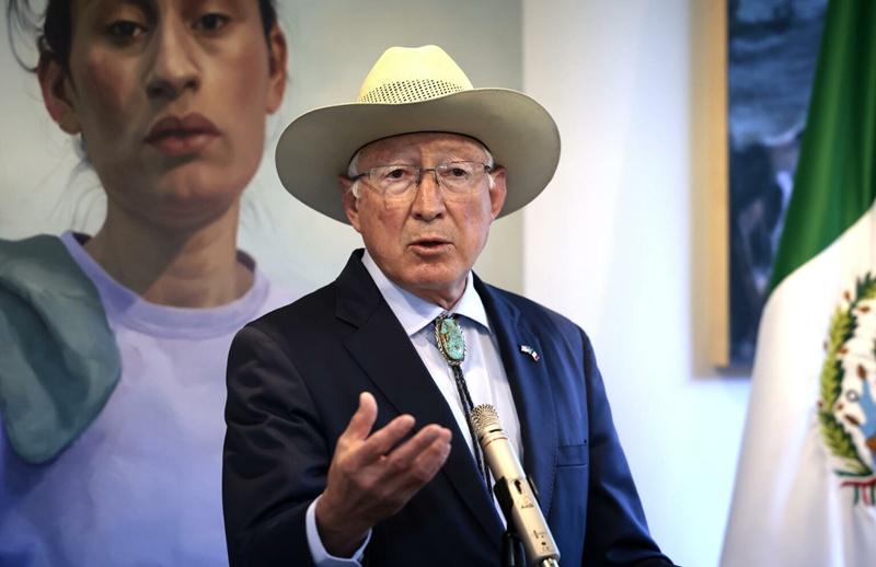 Ken Salazar buscó cuatro veces a López Obrador tras captura de Zambada