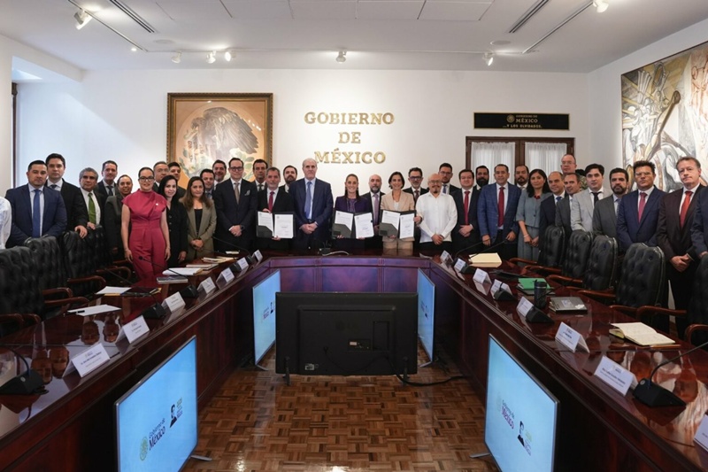 Sheinbaum extiende acuerdo con gasolineros para mantener precios