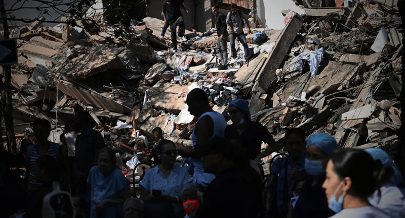 Colombia declara desastre nacional tras sismo de 7.4 y 71 muertos