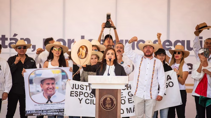 Grecia Quiroz niega oposición a entregar celular de Manzo