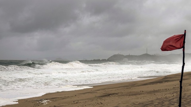 Polo se intensifica a huracán categoría 1 y provoca lluvias intensas